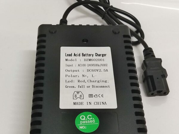 Ladegerät 60V 20AH – Bild 3